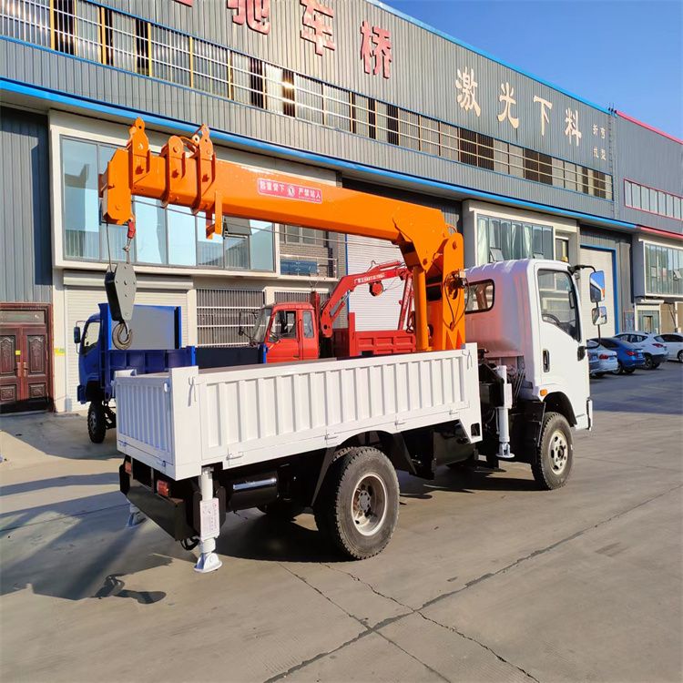 城区三轮随车吊定制 农用改装机自备吊中瑞长期出售